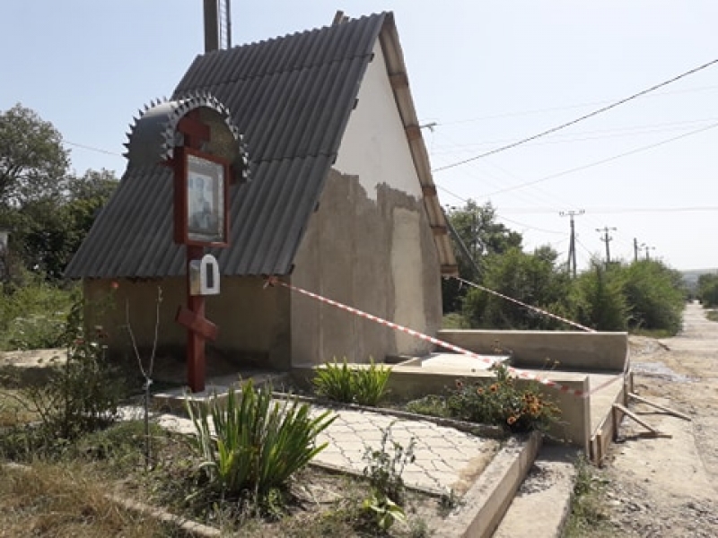 Работы по капитальному ремонту бювета в районе школы №3 продолжаются