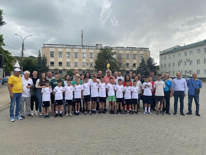 Юношеская футбольная команда Чадыр-Лунги отправилась на международный турнир в Болгарию