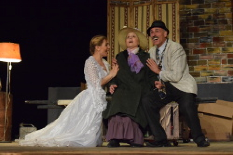 Актерам гагаузского национального театра аплодировали стоя