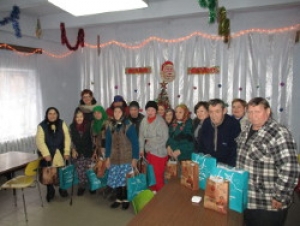 Сотрудники FinComBank поздравили пожилых людей с наступающим Новым годом