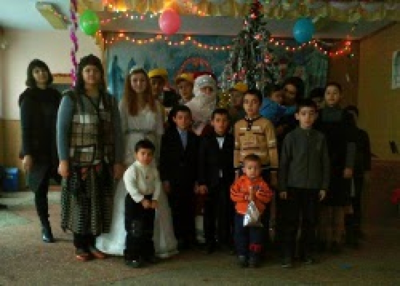Волонтёры Чадыр-Лунгского лицея им. Губогло поздравили детей-инвалидов с Новогодними праздниками