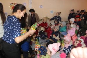 Дошкольники получили сладкие подарки от церкви &laquo;Источник жизни&raquo;