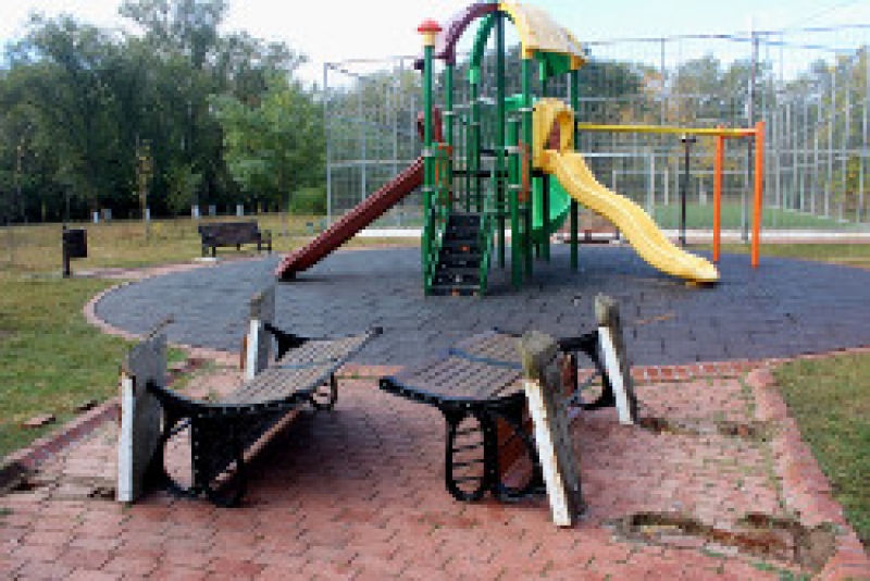 В Чадыр-Лунгском парке вандалы сломали скамейки