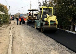 На улице Пушкина обновляют асфальтовое покрытие