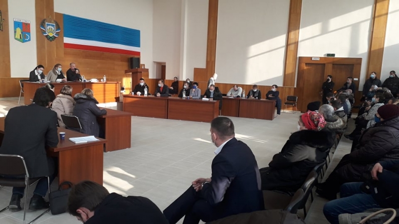 На публичных консультациях в Чадыр-Лунге обсудили ремонт дорог, кредит, продажу земли