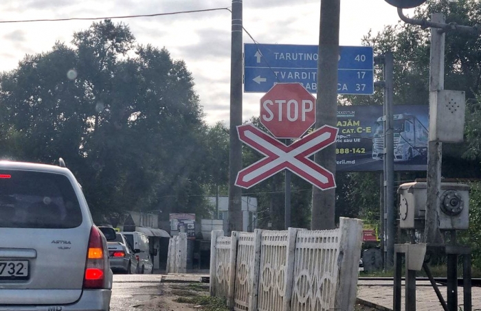 На переезде в Чадыр-Лунге будет дежурить патруль в часы пик