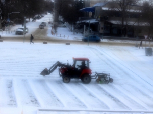 В Чадыр-Лунге оперативно расчищают дороги от снега