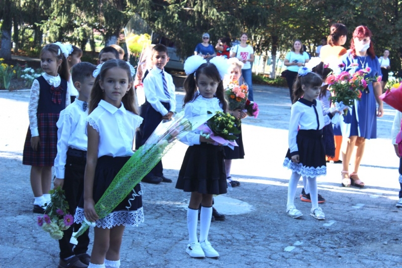 Праздничная линейка в теоретическом лицее №2 (ВИДЕО)