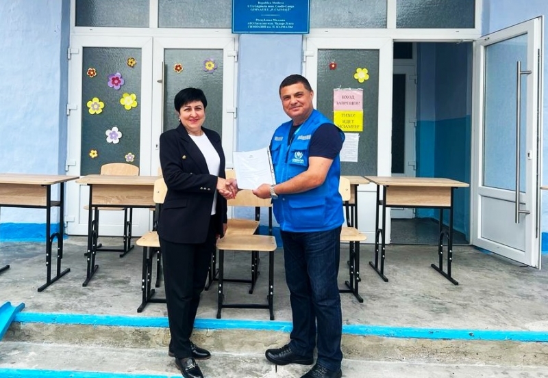 Гимназия им. П. Казмалы получила мебель для одного класса в рамках программы по поддержке беженцев из Украины
