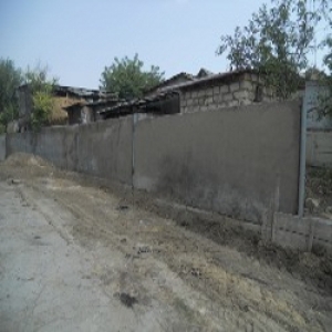 В детском саду №7 идет строительство ограждения