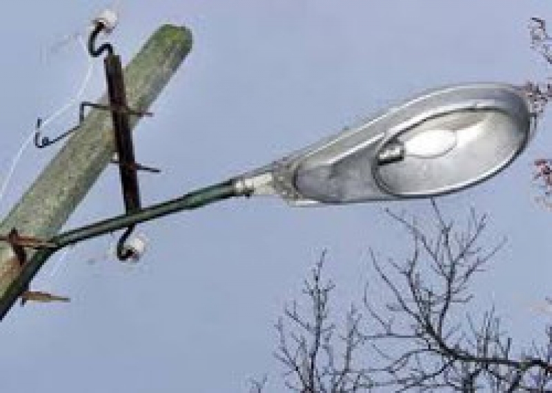 Работы по замене ламп уличного освещения продолжаются