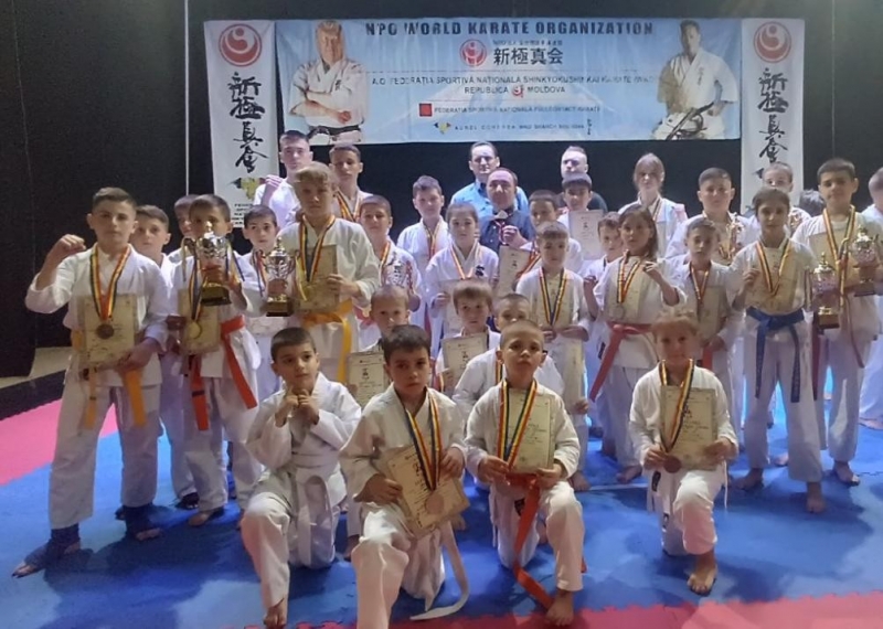 Чадыр-лунгские каратисты привезли домой золотые, серебряные и бронзовые медали